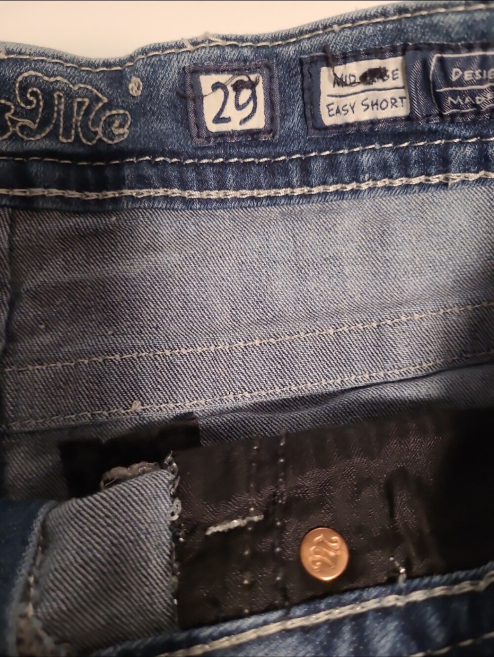 Miss Me Light Distressed Denim Shorts Silver Sequin Accents Mid Rise Easy 29 - Picture 5 of 5